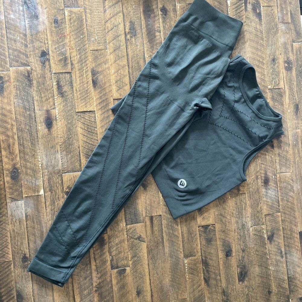 Gym Glamour Legging & Tank Set, Perforations, Stylish, Sexy, L